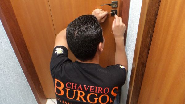 Abrindo fechadura